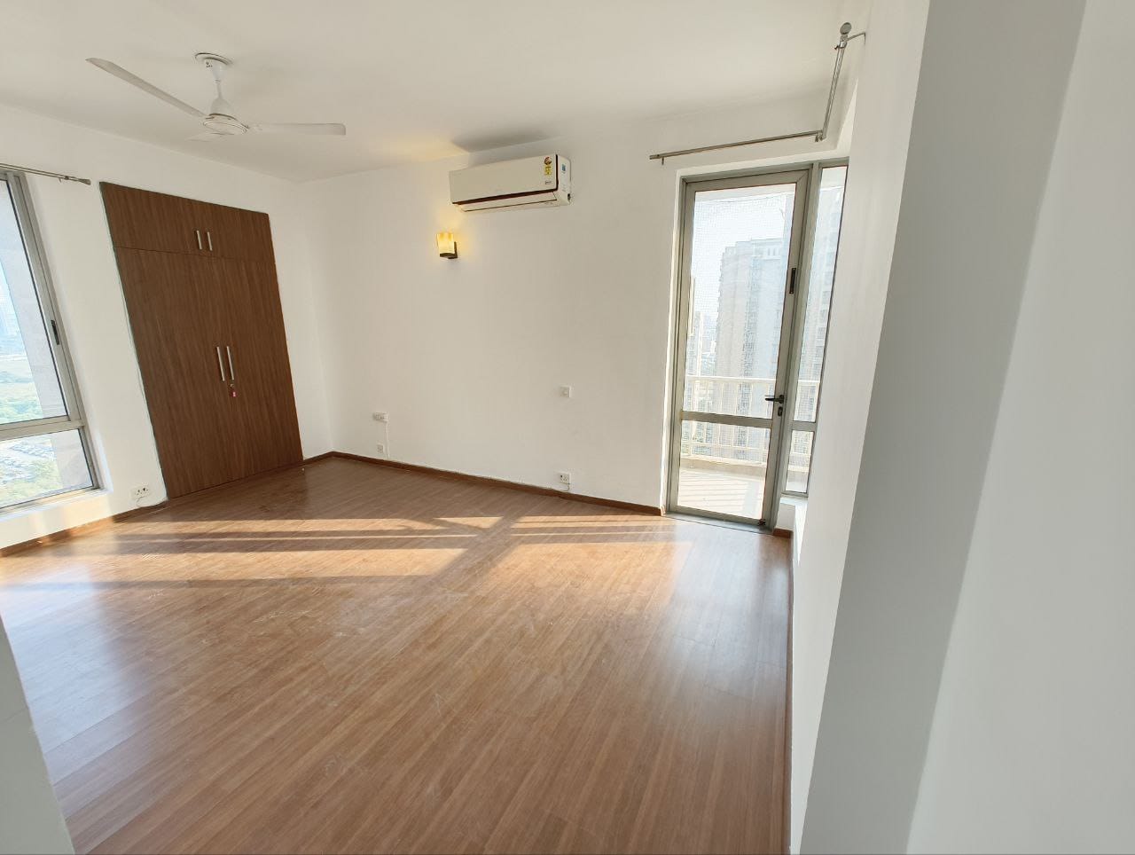 3.5 BHK + Servant Room Apartment For Rent in Pioneer Park Phase 1