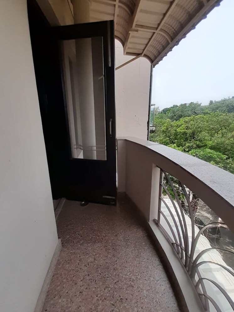 Balcony, new friends colony 3 Bedroom 4500 Sq.Ft. Builder Floor In New Friends Colony Delhi 9518939