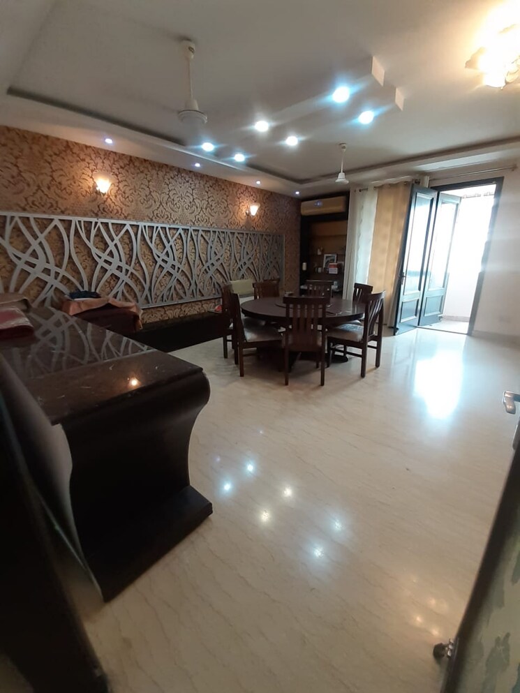 Living Room, new friends colony 3 Bedroom 4500 Sq.Ft. Builder Floor In New Friends Colony Delhi 9518939