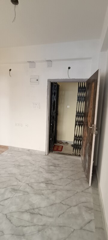 Room in 1 BHK Apartment at Kaikhali – for Sale