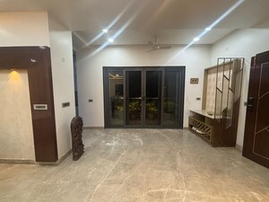 Parking in 4 BHK Builder Floor at Green Wood City, Sector 45 – for Sale