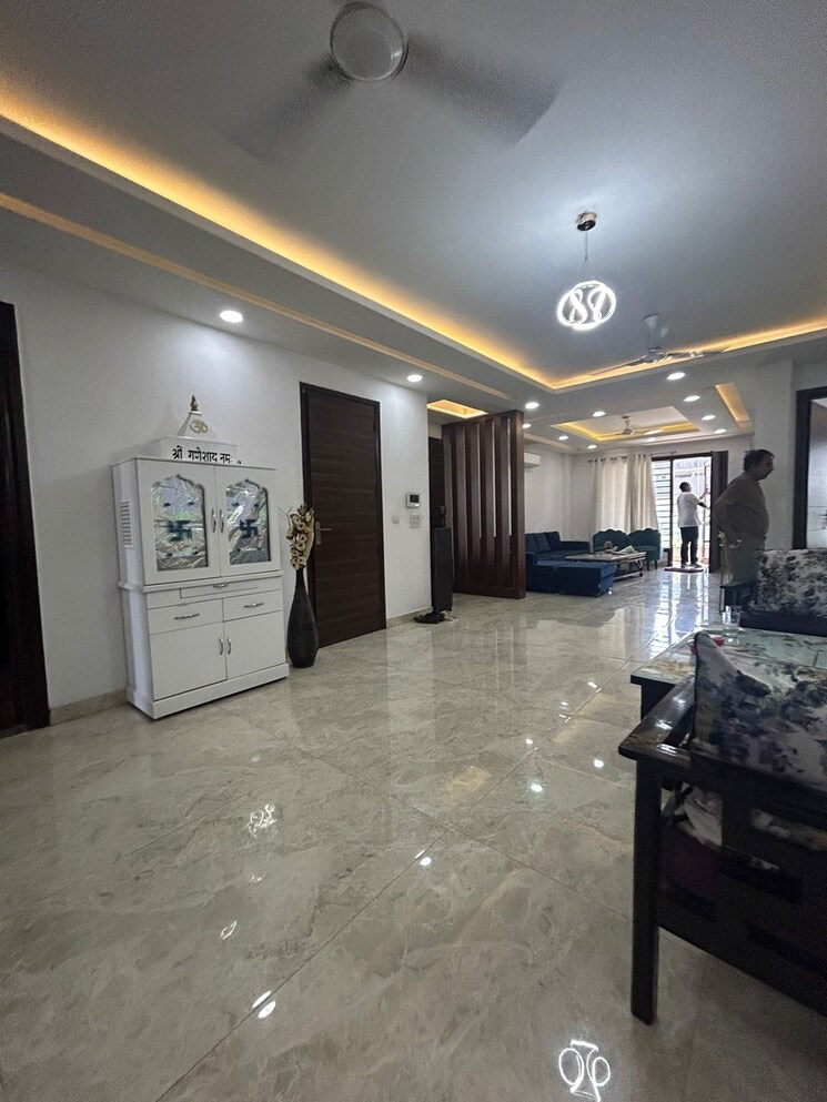  Parking, greater kailash ii 4 Bedroom 336 Sq.Mt. Builder Floor In Greater Kailash ii Delhi 9519294