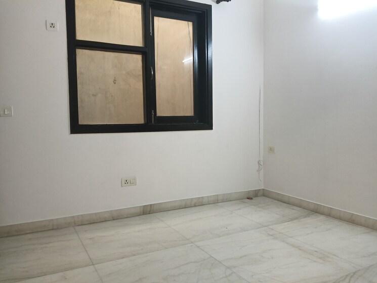 Room, east of kailash 3 Bedroom 1400 Sq.Ft. Builder Floor In East Of Kailash Delhi 9519228