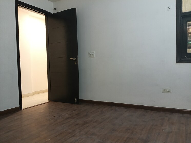 Room, east of kailash 3 Bedroom 1400 Sq.Ft. Builder Floor In East Of Kailash Delhi 9519228