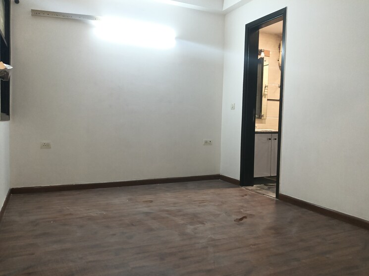 Room, east of kailash 3 Bedroom 1400 Sq.Ft. Builder Floor In East Of Kailash Delhi 9519228