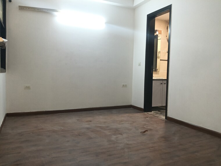 Room, east of kailash 3 Bedroom 1400 Sq.Ft. Builder Floor In East Of Kailash Delhi 9519228