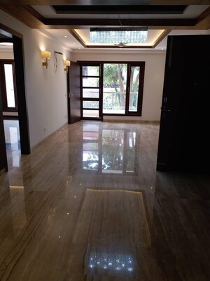 3 BHK Builder Floor For Rent in Malibu Shopping Arcade, Sector 47