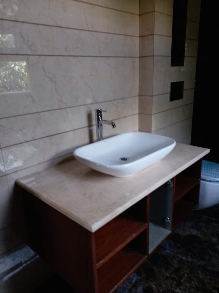 Bathroom, malibu-shopping-arcade 3 Bedroom 1950 Sq.Ft. Builder Floor In Sector 47 Gurgaon 9519230