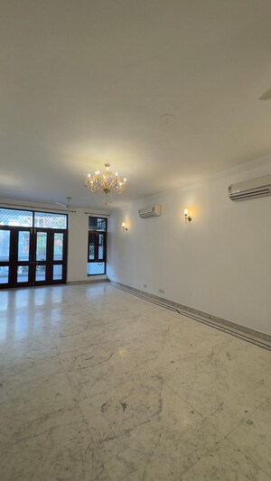 Room in 4 BHK Builder Floor at Anand Niketan – for Rent