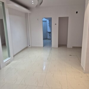  Shop For Rent in Manju Villa, Khar West