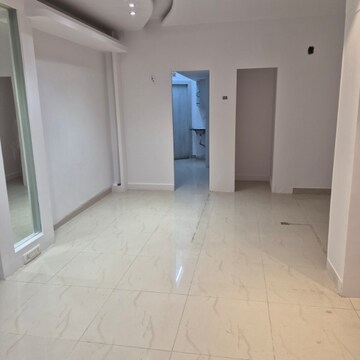  Shop For Rent in Manju Villa, Khar West