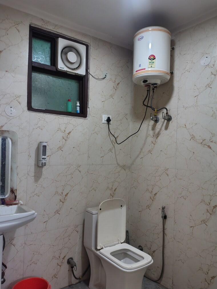 Attached Bathroom, panchsheel vihar 2 Bedroom 1800 Sq.Ft. Builder Floor In Panchsheel Vihar Delhi 9519513