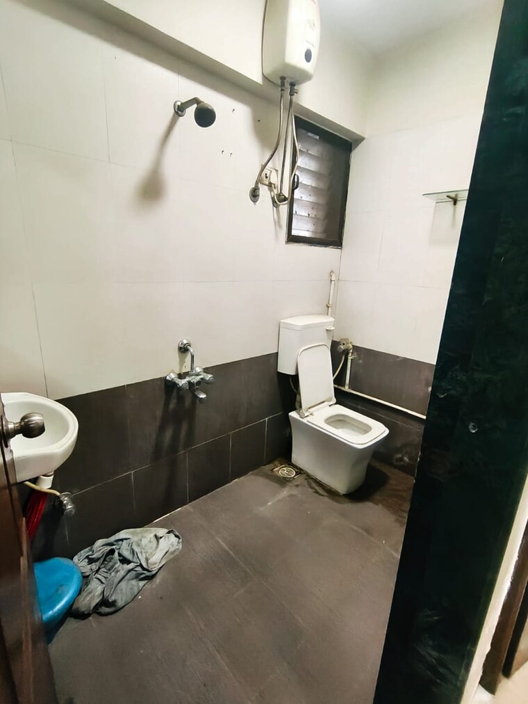 Bathroom, om-sai-plaza 2 Bedroom 550 Sq.Ft. Apartment In Ghodbunder Road Thane 9519484