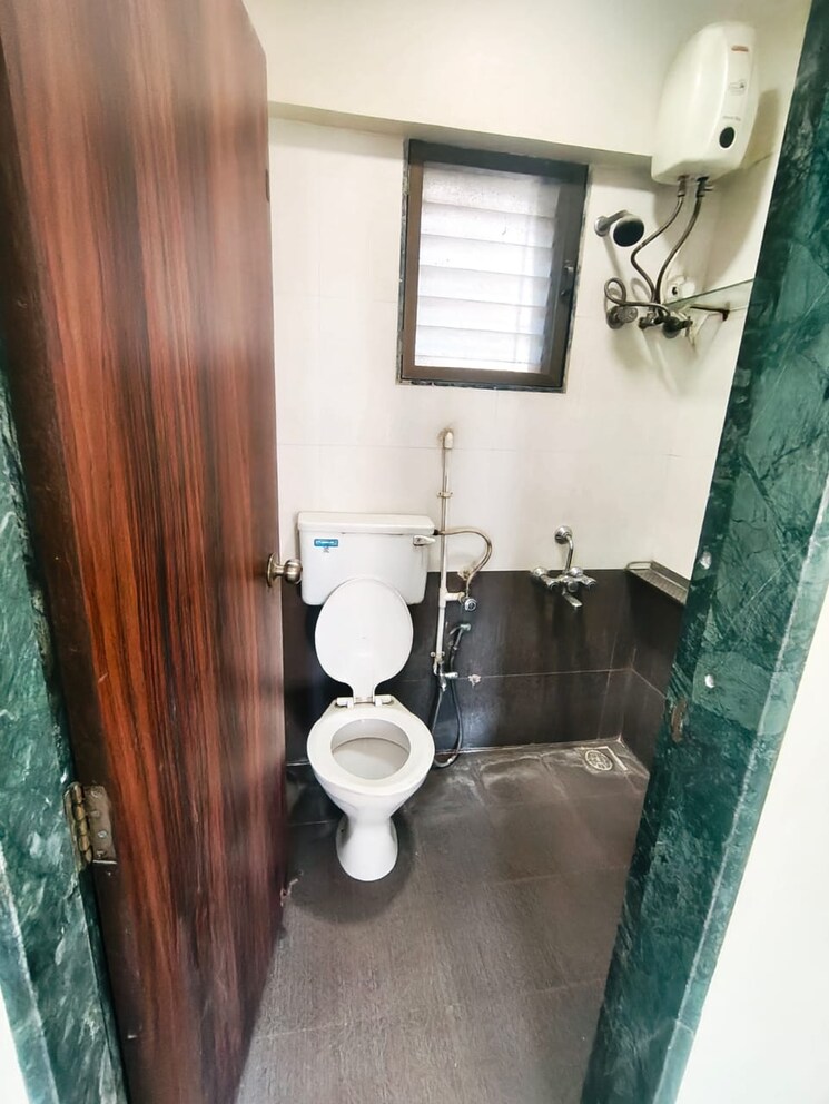 Bathroom, om-sai-plaza 2 Bedroom 550 Sq.Ft. Apartment In Ghodbunder Road Thane 9519484