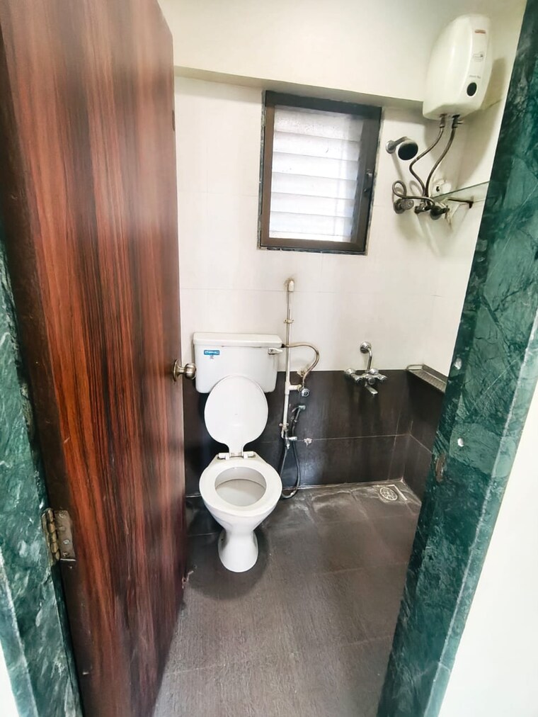 Bathroom, om-sai-plaza 2 Bedroom 550 Sq.Ft. Apartment In Ghodbunder Road Thane 9519484