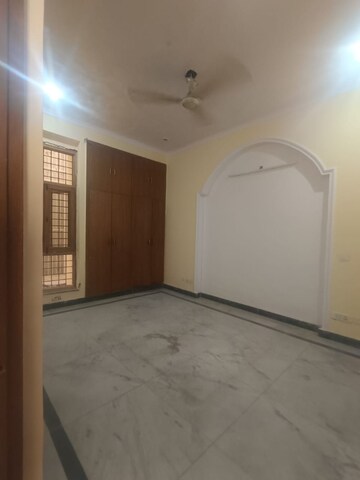 Room in 2 BHK Independent House at RWA Apartments Sector 50, Sector 50 – for Rent