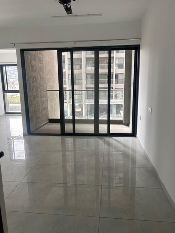 Room in 2.5 BHK Apartment at Mantra Mirari, Koregaon Park – for Rent