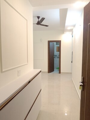 Room in 2 BHK Apartment at Signature Global Prime, Sector 63a – for Rent