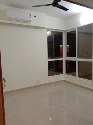 Room in 2 BHK Apartment at Signature Global Prime, Sector 63a – for Rent