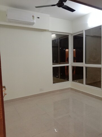 Room in 2 BHK Apartment at Signature Global Prime, Sector 63a – for Rent