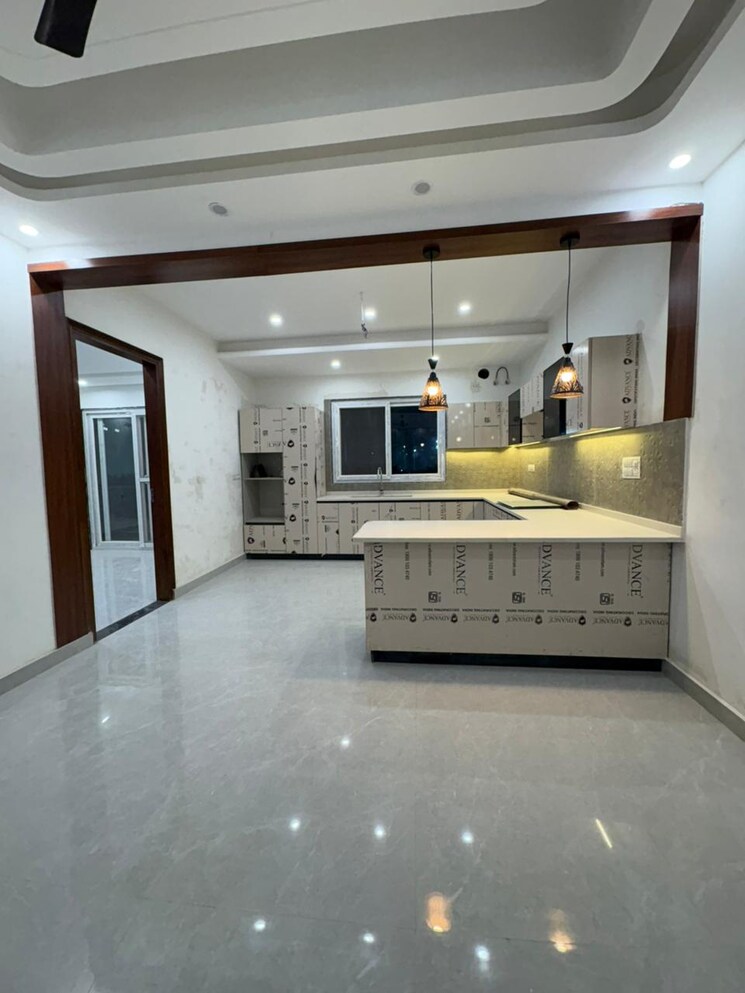  Parking, tdi-the-retreat 3 Bedroom 250 Sq.Yd. Builder Floor In Sector 89 Faridabad 9519733