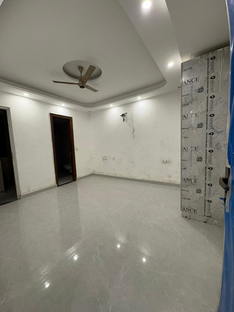 Room, tdi-the-retreat 3 Bedroom 250 Sq.Yd. Builder Floor In Sector 89 Faridabad 9519733