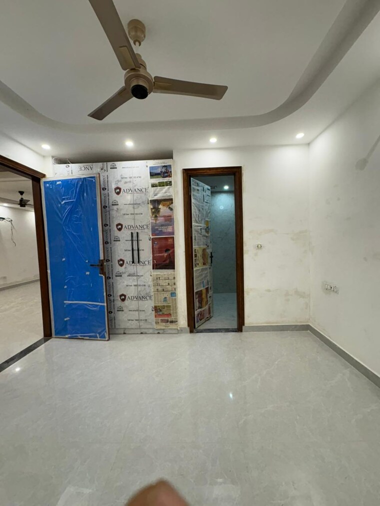 Room, tdi-the-retreat 3 Bedroom 250 Sq.Yd. Builder Floor In Sector 89 Faridabad 9519733