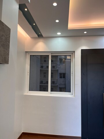 Room in 3 BHK Apartment at Paras Irene, Sector 70a – for Rent