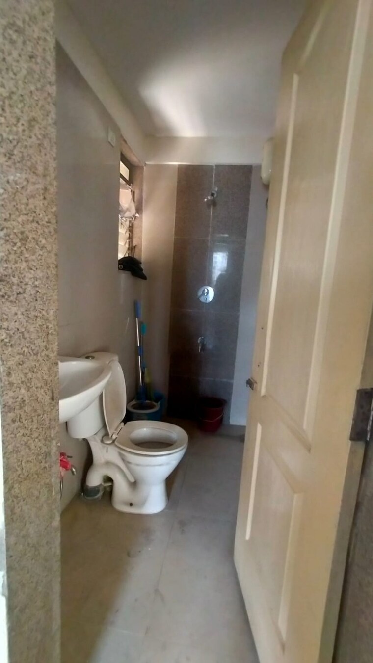 Bathroom, everest-country-side 1 Bedroom 450 Sq.Ft. Apartment In Kasarvadavali Thane 9519762