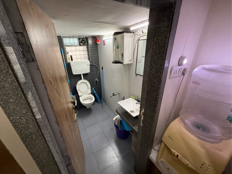 Washroom, jaswanti-allied-business-centre Commercial Office Space 560 Sq.Ft. In Malad West Mumbai 9519751