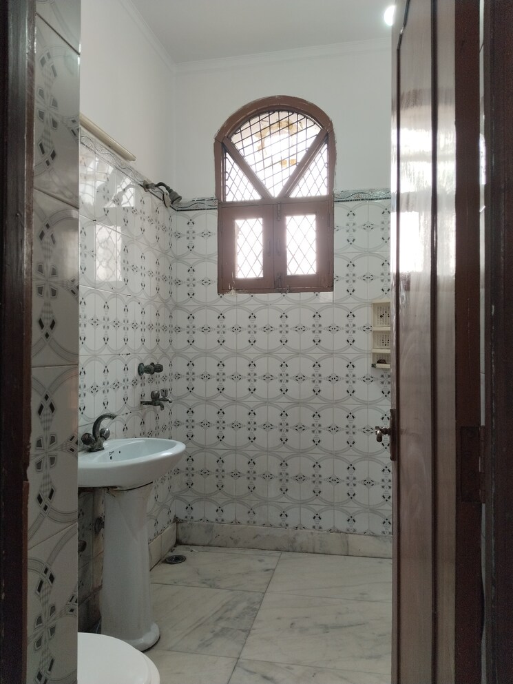 Bathroom, ashoka-enclave-faridabad 2 Bedroom 1150 Sq.Ft. Apartment In Sector 34 Faridabad 9519824