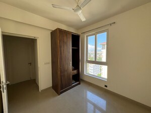 Room in 3 BHK Apartment at Emaar Emerald Estate, Sector 65 – for Rent