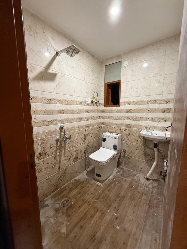 Bathroom, chattarpur 1 Bedroom 450 Sq.Ft. Builder Floor In Chattarpur Delhi 9519858