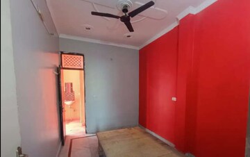 Room in 1.5 BHK Independent House at Alpha Ii Greater Noida – for Rent