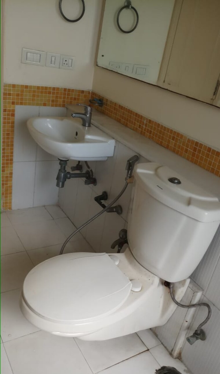 Bathroom, alpha ii greater noida 1.5 Bedroom 600 Sq.Ft. Independent House In Alpha Ii Greater Noida Greater Noida 9519873