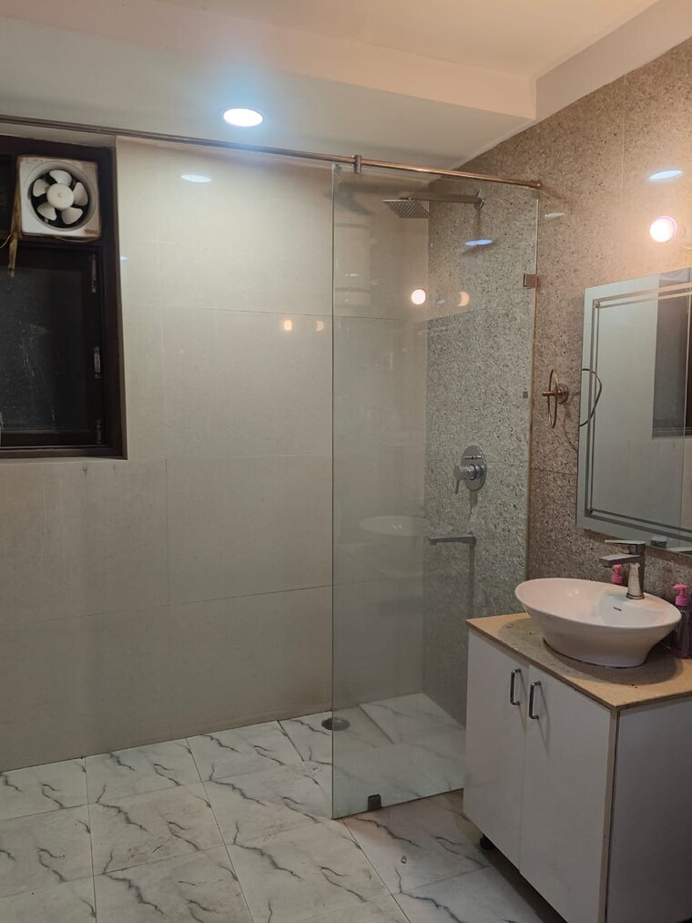 Bathroom, chattarpur 3 Bedroom 1150 Sq.Ft. Builder Floor In Chattarpur Delhi 9519904