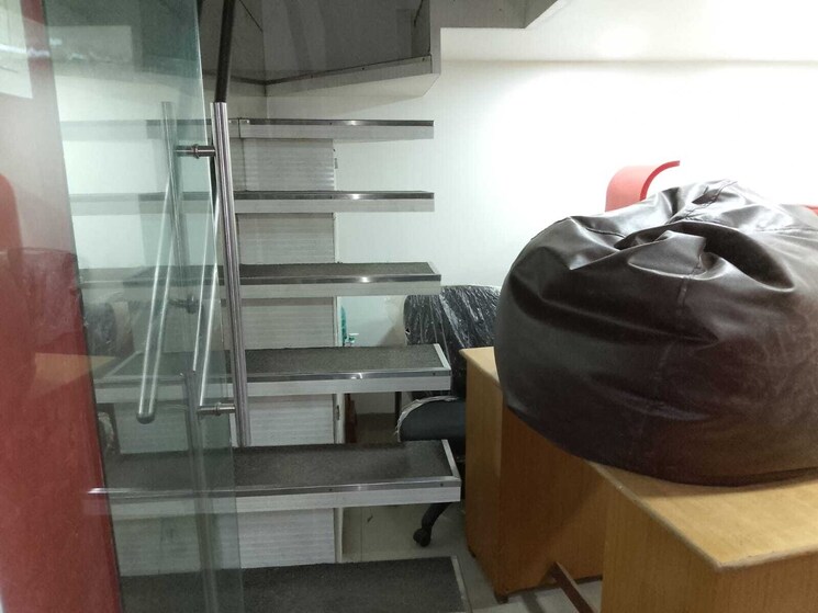 Team Area, om-heera-panna-mall Commercial Office Space 300 Sq.Ft. In Andheri West Mumbai 9519797