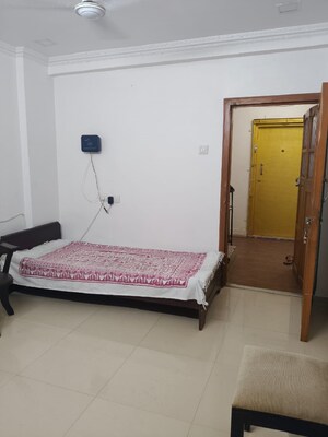 Bedroom in 1 BHK Apartment at Bandra West – for Rent
