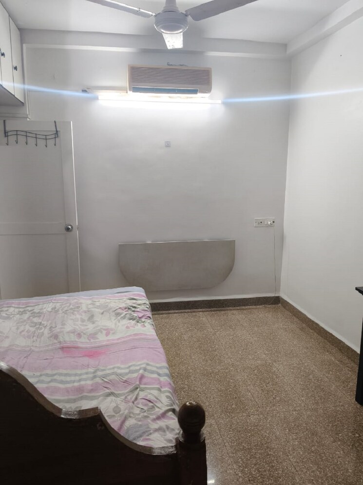 Bathroom, bandra west 1 Bedroom 500 Sq.Ft. Apartment In Bandra West Mumbai 9519901