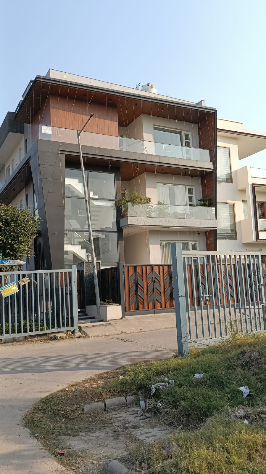 5 BHK Builder Floor For Rent in Aerocity