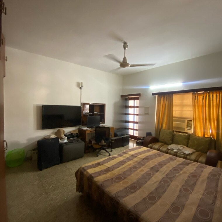 Room, sector 8 3 Bedroom 4700 Sq.Ft. Apartment In Sector 8 Chandigarh 9519929