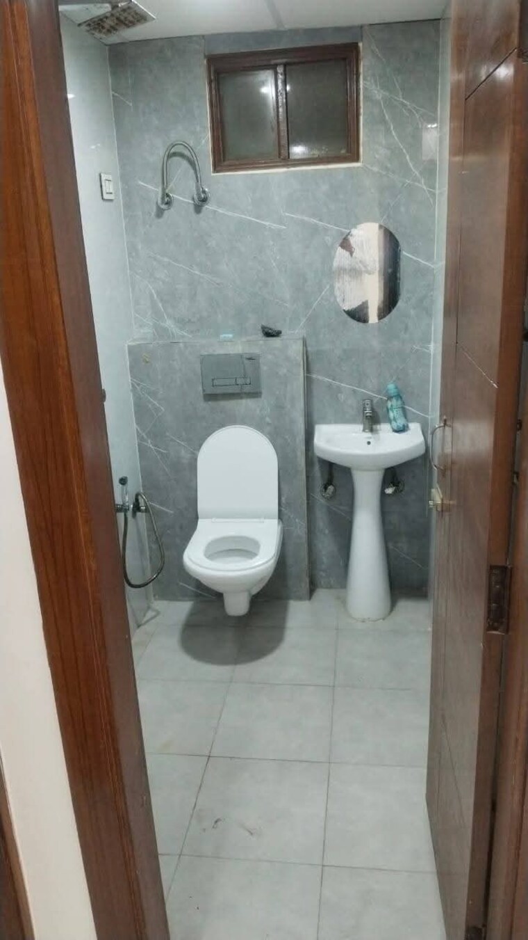 Bathroom, chattarpur 2 Bedroom 850 Sq.Ft. Builder Floor In Chattarpur Delhi 9519965