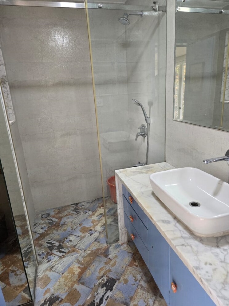 Bathroom, bandra west 2 Bedroom 700 Sq.Ft. Apartment In Bandra West Mumbai 9519960