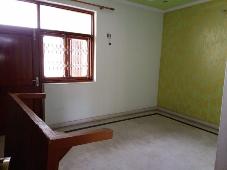 Room, sector 66 Commercial Office Space in IT/SEZ 2000 Sq.Ft. In Sector 66 Noida 9520005