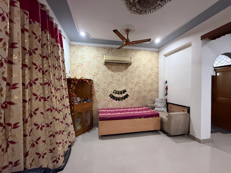 Living Room, sector 22 2 Bedroom 2000 Sq.Ft. Builder Floor In Sector 22 Gurgaon 9520039