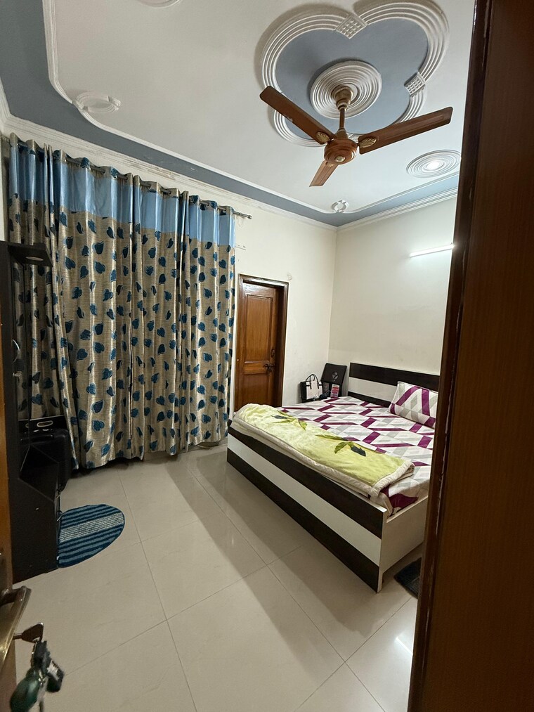 Bedroom, sector 22 2 Bedroom 2000 Sq.Ft. Builder Floor In Sector 22 Gurgaon 9520039