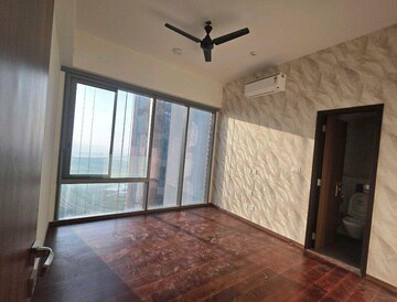 Room in 3 BHK Apartment at Piramal Mahalaxmi, Mahalaxmi – for Rent
