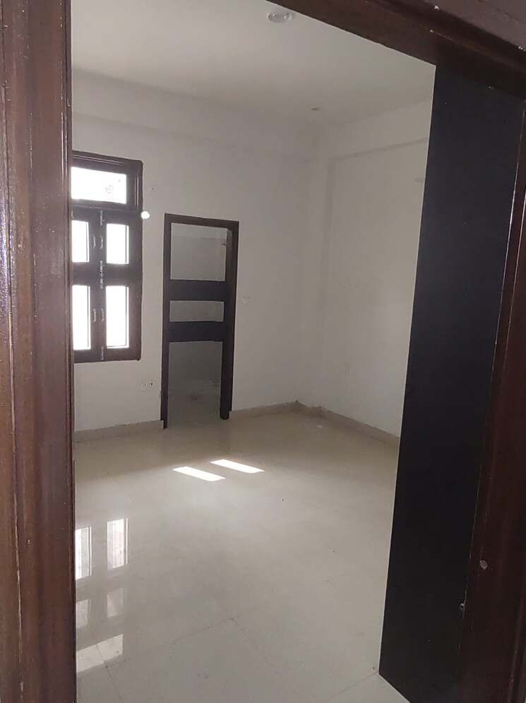 Room, beta i greater noida 2 Bedroom 800 Sq.Ft. Independent House In Beta I Greater Noida Greater Noida 9520133