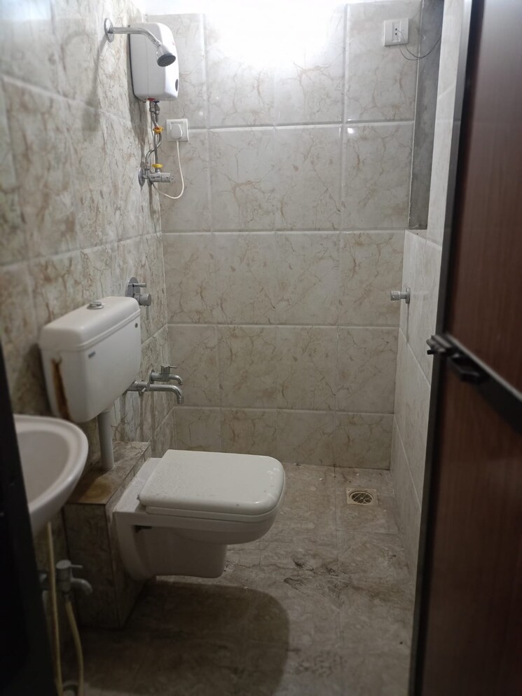 Bathroom, maitri-anand 2 Bedroom 600 Sq.Ft. Apartment In Louis Wadi Thane 9520280