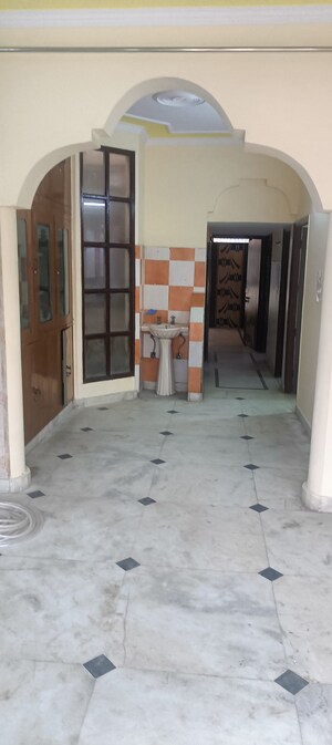 Room in 3 BHK Builder Floor at Vaishali Sector 5 – for Sale
